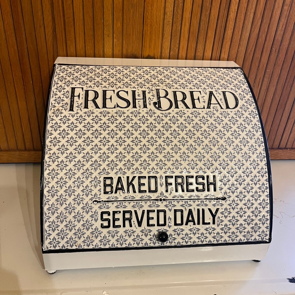 Vintage Style Metal Bread Box